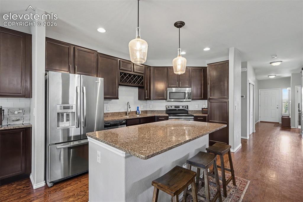 Image 17 of 45: Kitchen