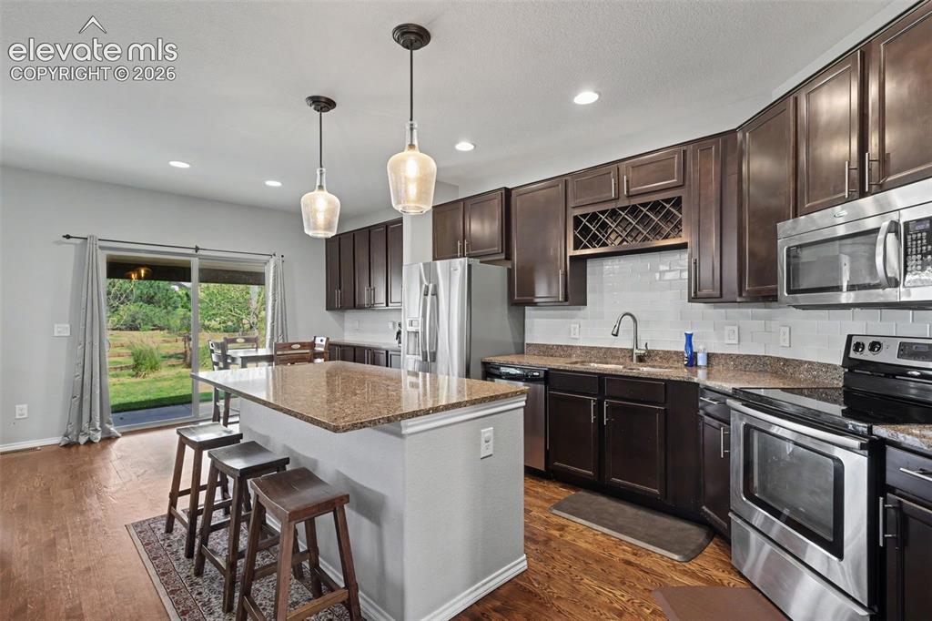 Image 18 of 45: Kitchen