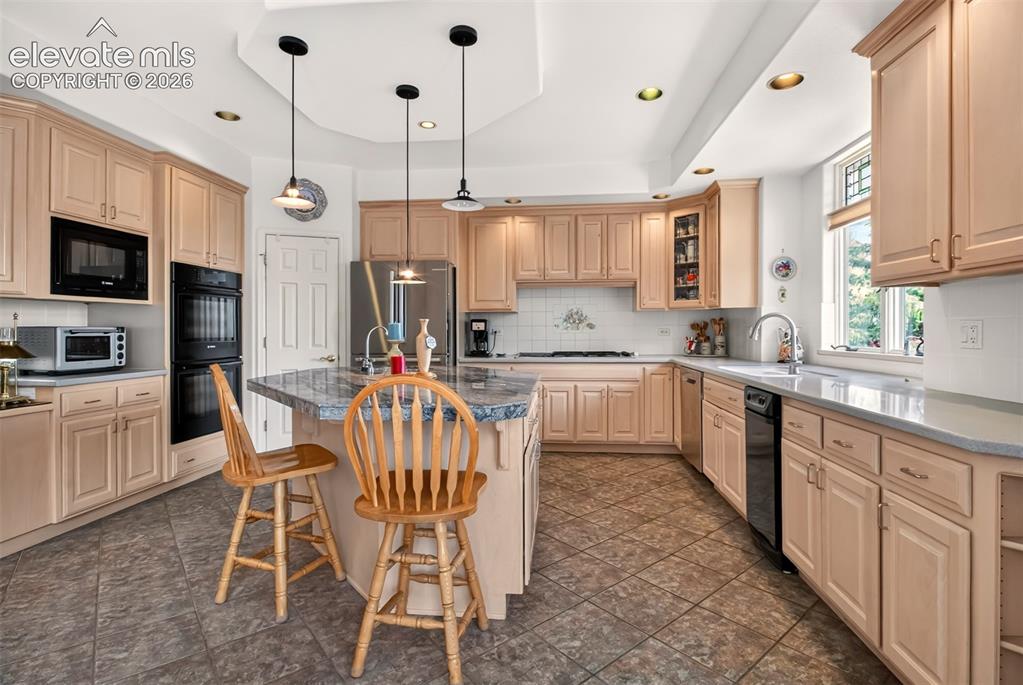 Image 11 of 48: Kitchen