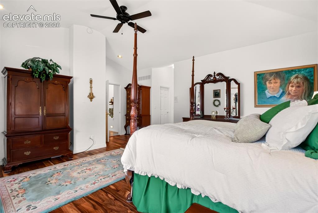 Image 16 of 48: Bedroom