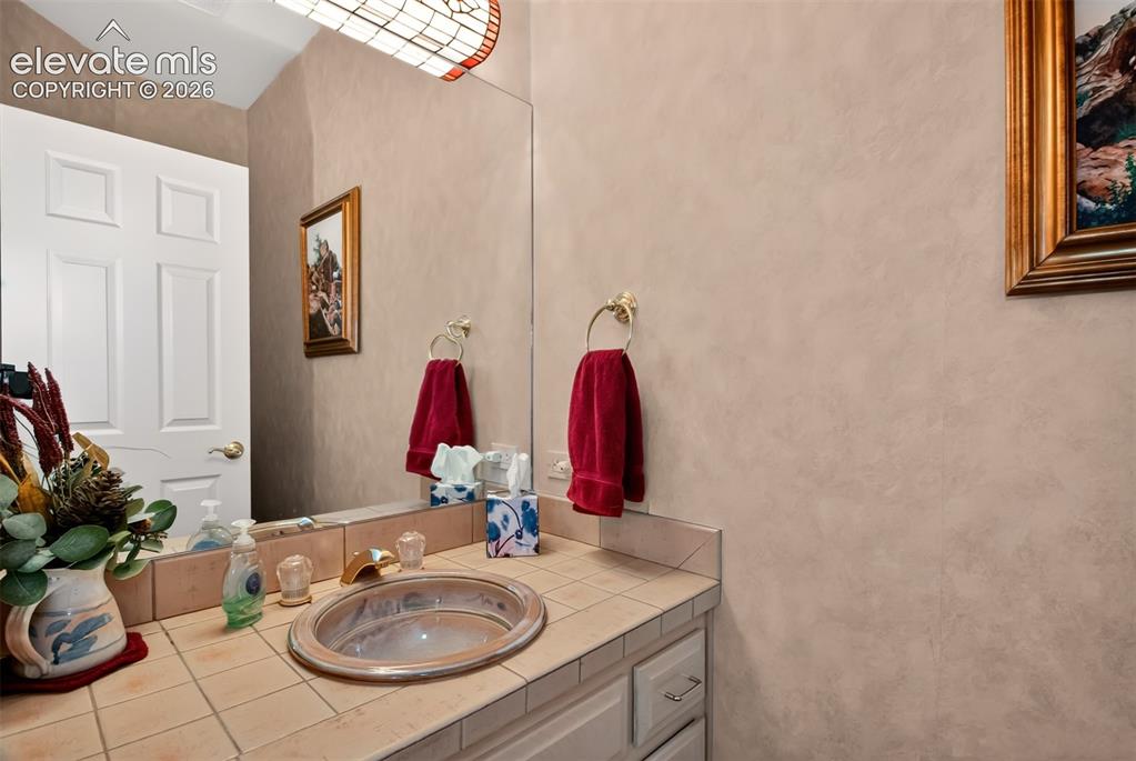 Image 19 of 48: Bathroom