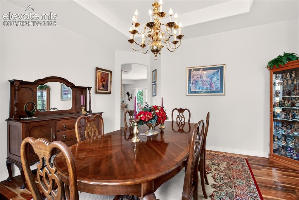 Image 21 of 48: Dining Area