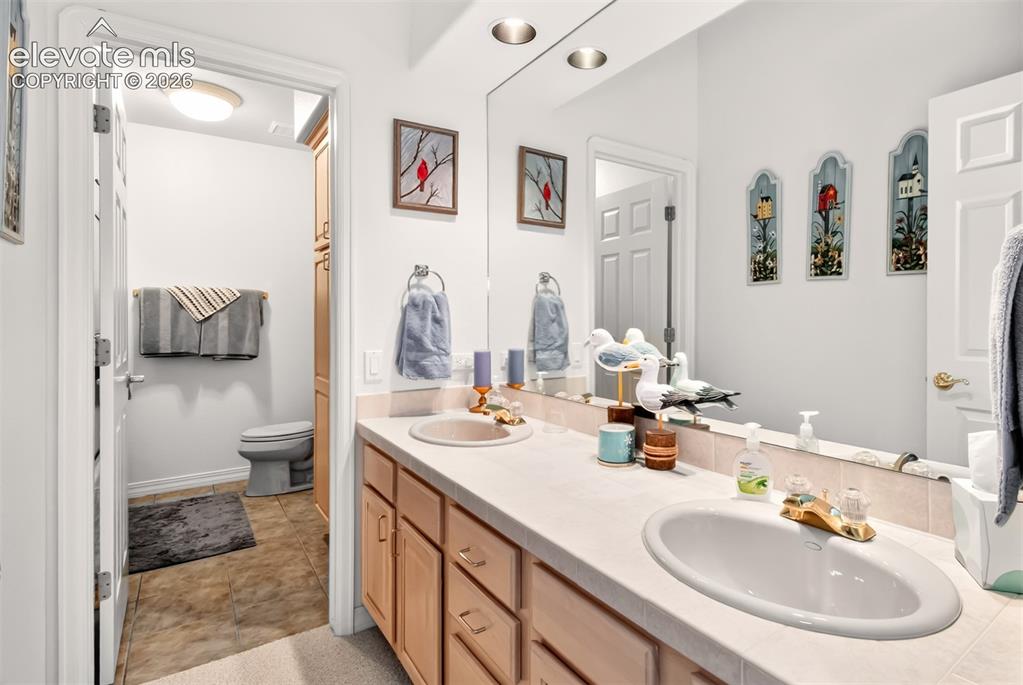 Image 38 of 48: Bathroom