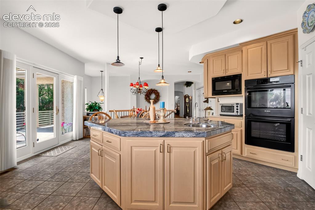 Image 9 of 48: Kitchen