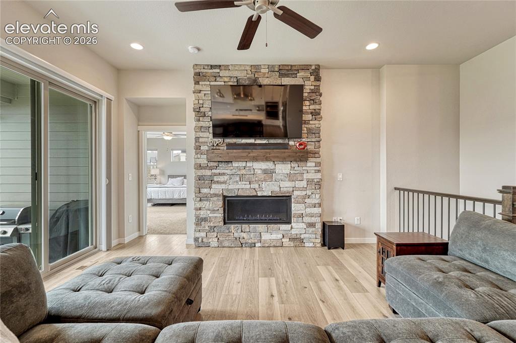 Image 10 of 41: Great room.