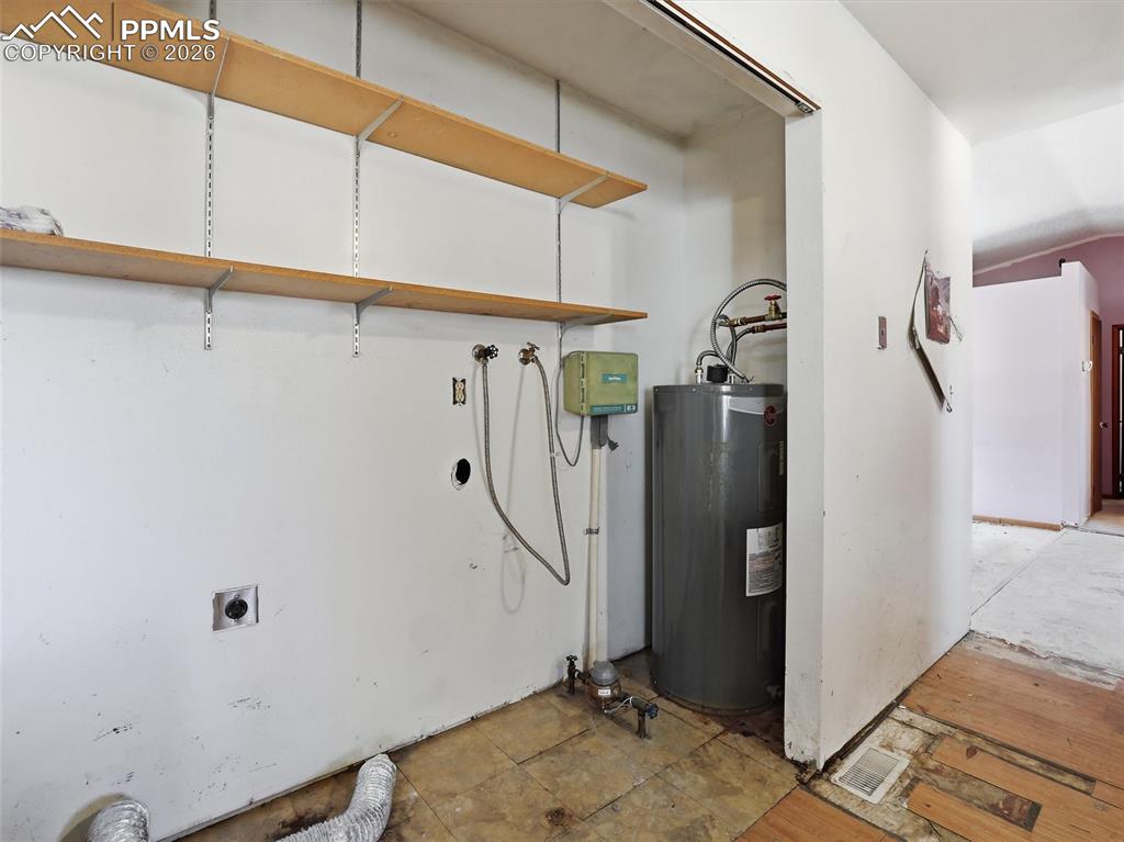 Image 29 of 37: Laundry