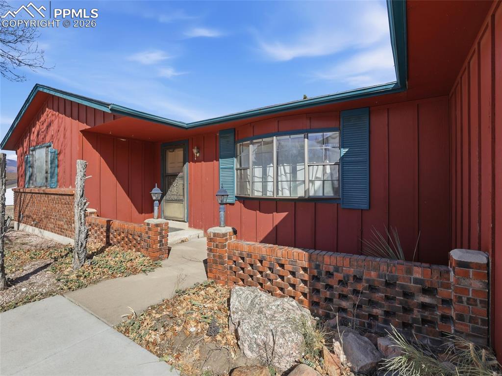 Image 7 of 37: Entry