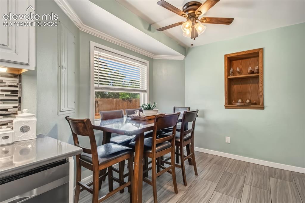 Image 11 of 31: Dining Area