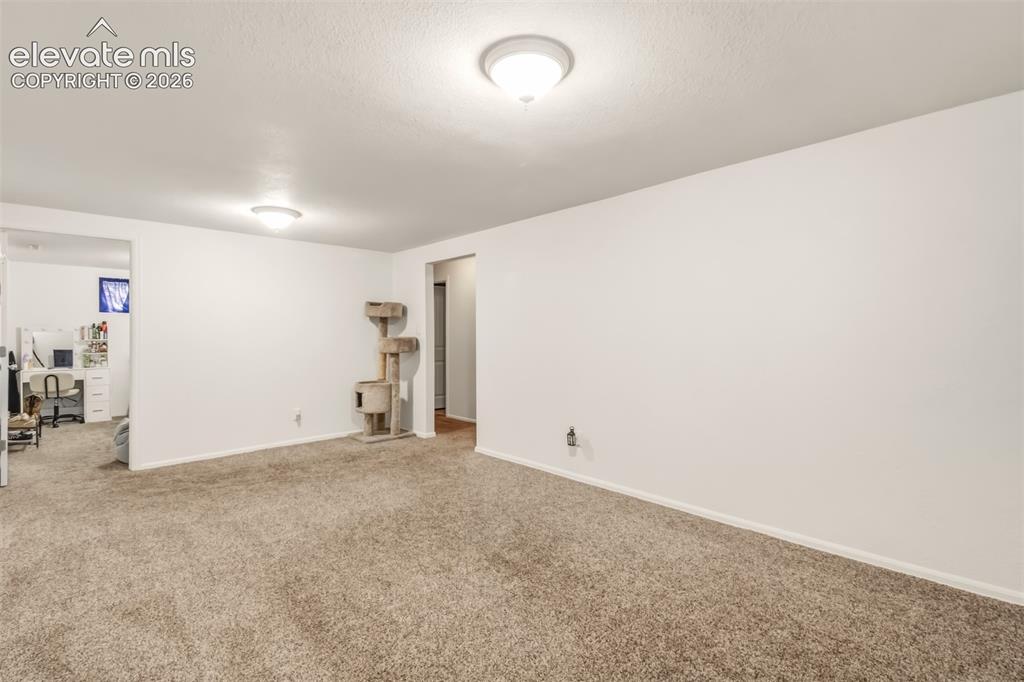 Image 18 of 31: Family Room