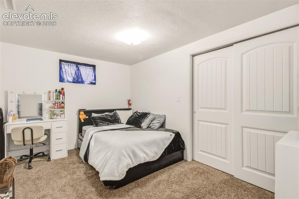 Image 19 of 31: Bedroom