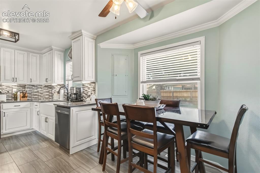 Image 9 of 31: Kitchen