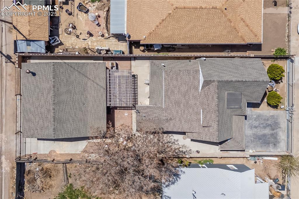 Image 32 of 36: Birds eye view of property