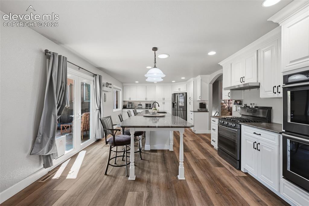 Image 13 of 47: Kitchen