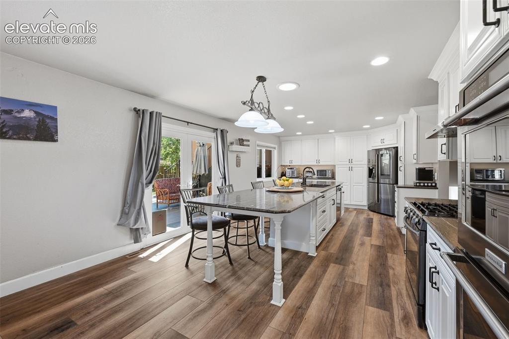 Image 14 of 47: Kitchen