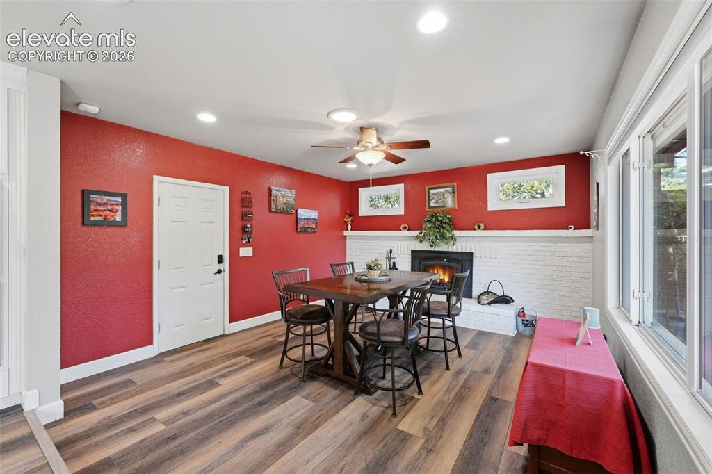Image 18 of 47: Dining Area