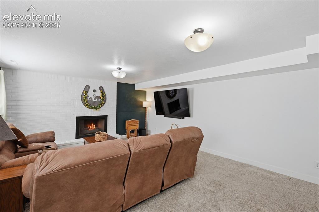 Image 35 of 47: Living Room