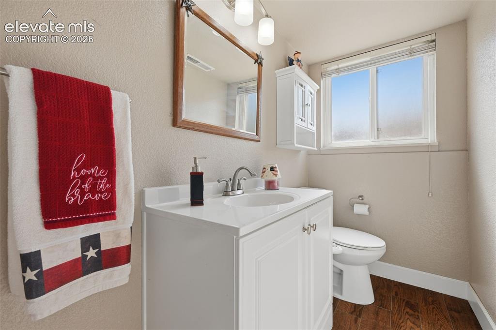 Image 40 of 47: Bathroom
