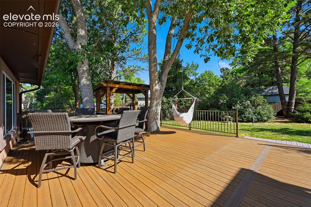 Image 44 of 47: Deck