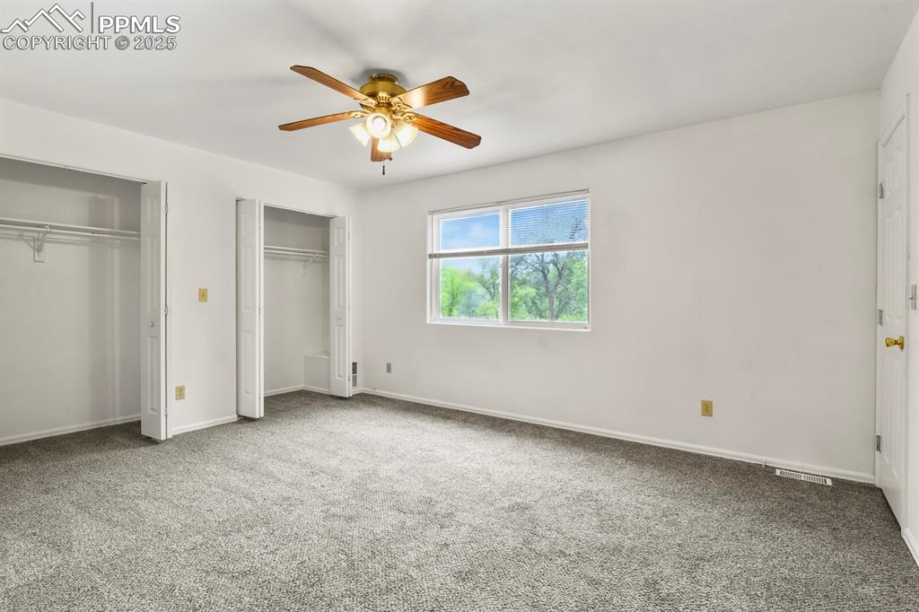 Image 10 of 30: Bedroom