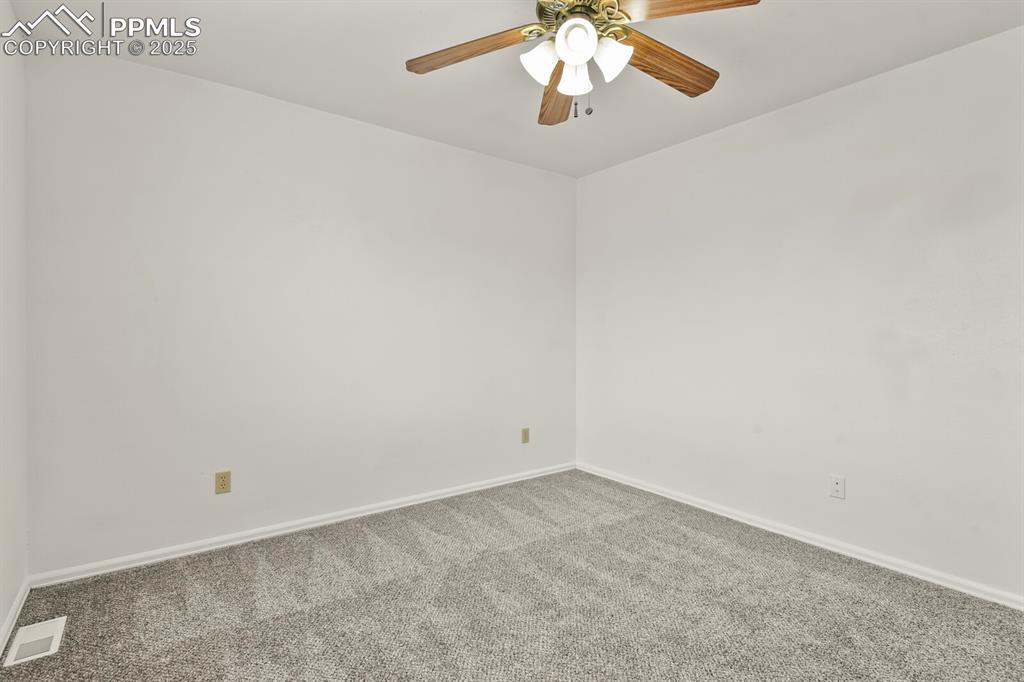 Image 13 of 30: Bedroom