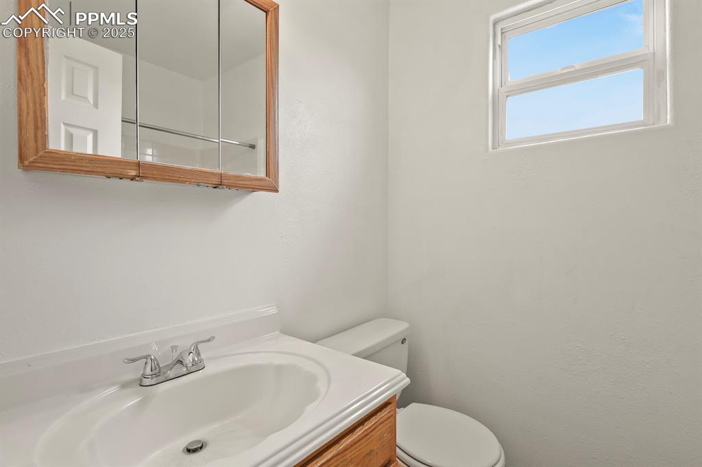 Image 14 of 30: Bathroom