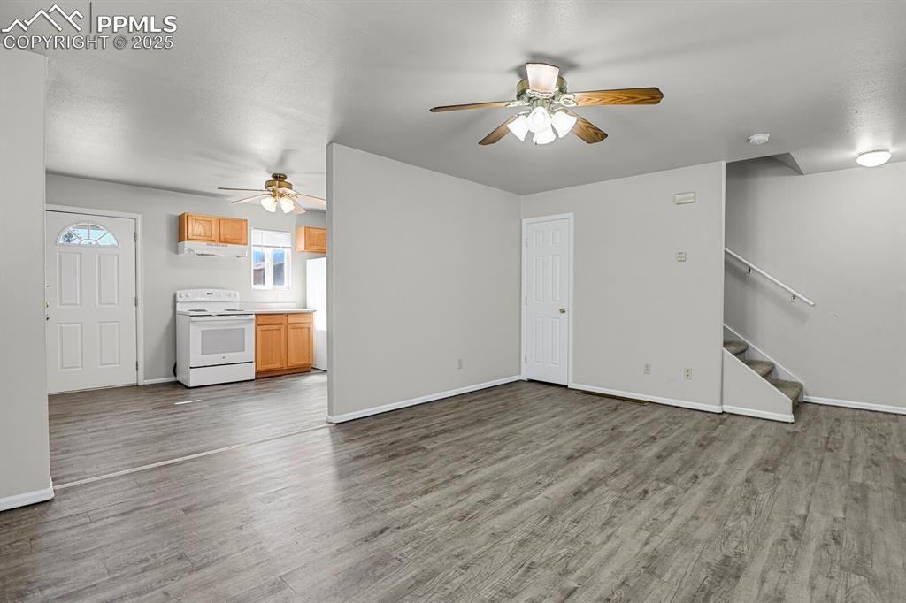 Image 19 of 30: Living Room