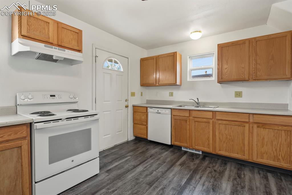 Image 2 of 30: Kitchen