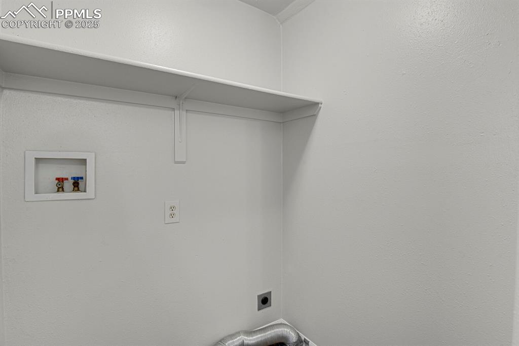 Image 23 of 30: Laundry