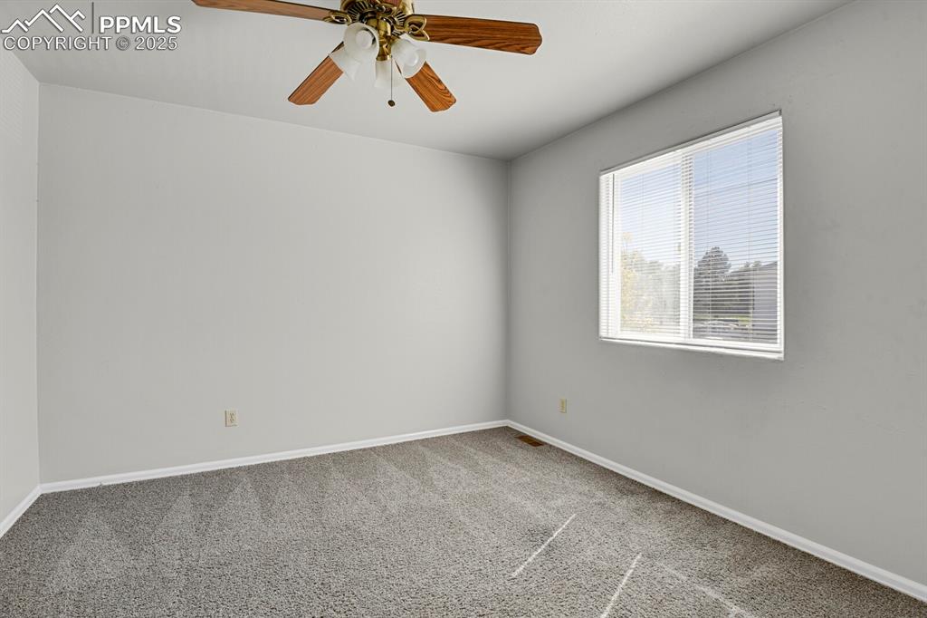 Image 24 of 30: Bedroom