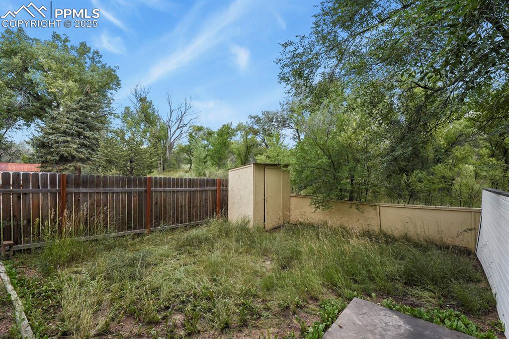 Image 30 of 30: Yard