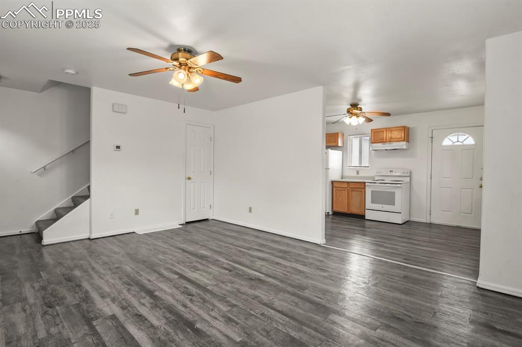 Image 4 of 30: Living Room