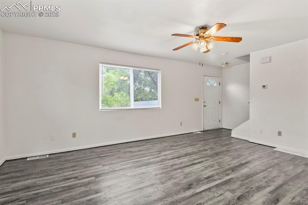 Image 7 of 30: Living Room