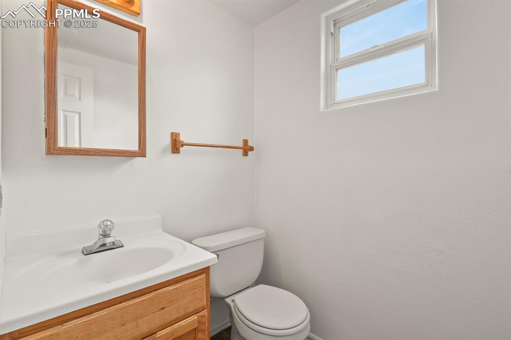 Image 8 of 30: Bathroom