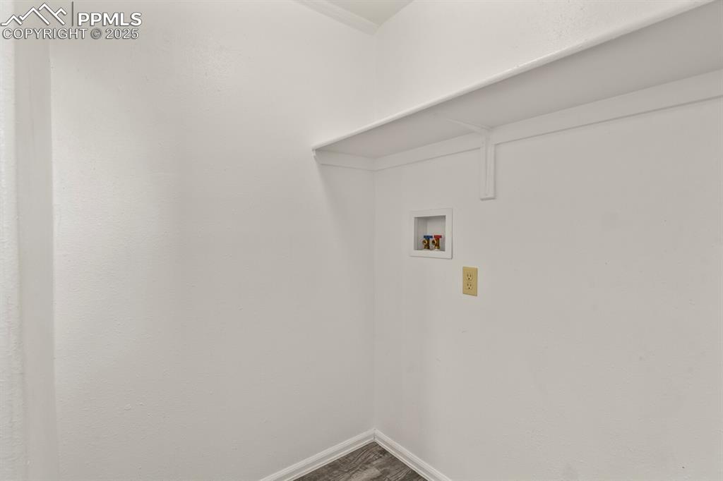 Image 9 of 30: Laundry