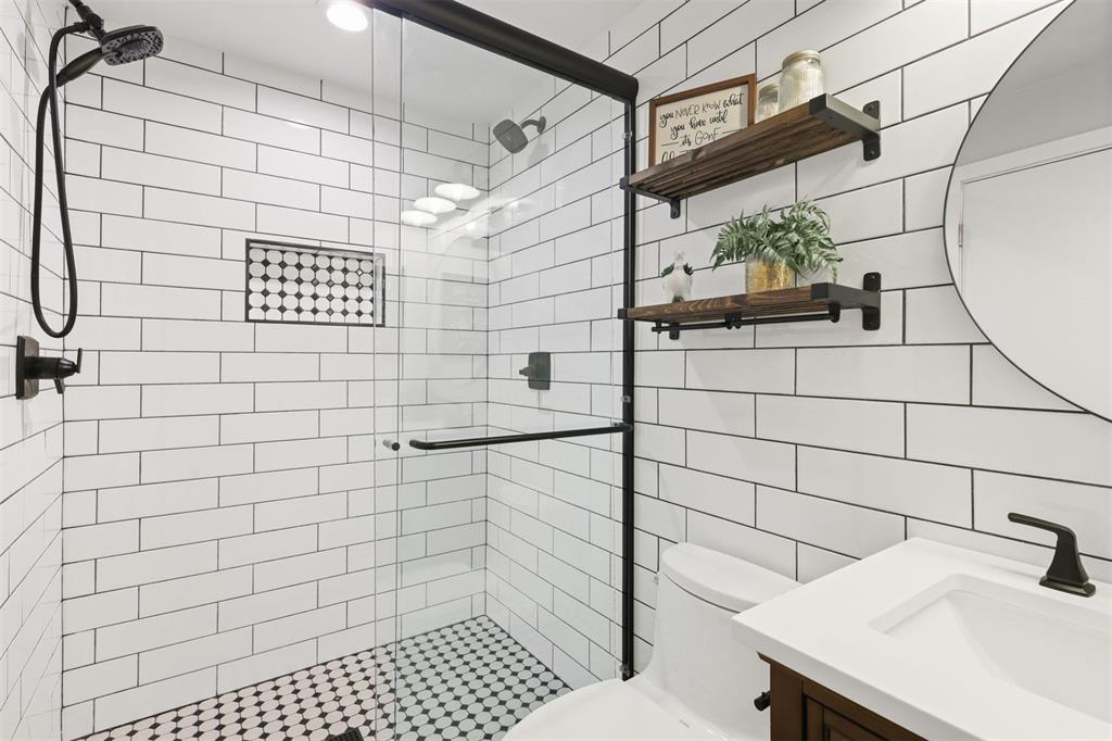 Image 12 of 43: Bathroom