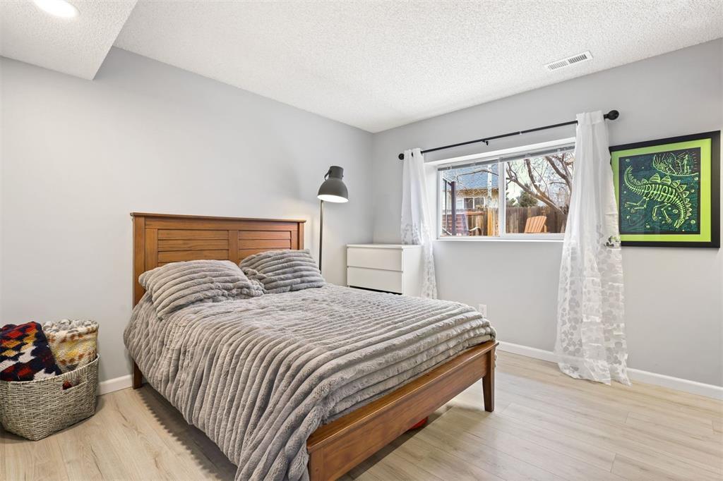 Image 21 of 43: Bedroom