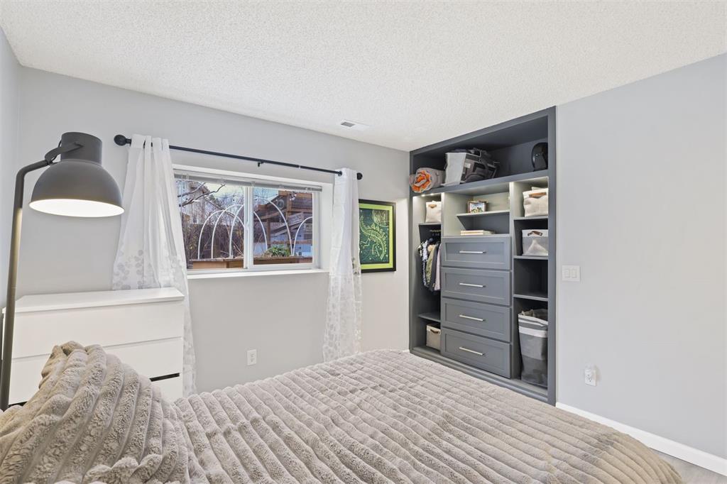 Image 22 of 43: Bedroom