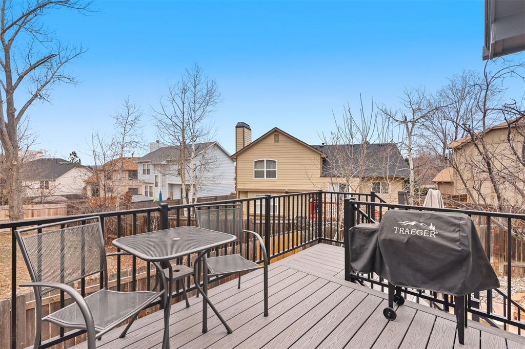 Image 25 of 43: Deck