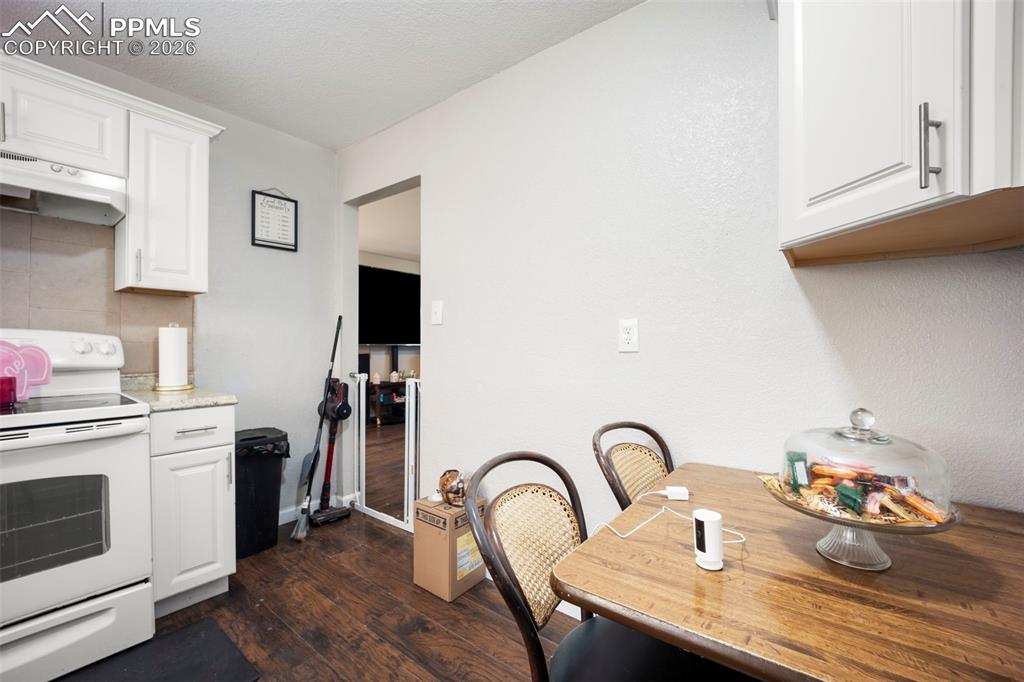 Image 14 of 46: Kitchen