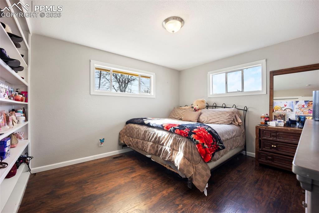 Image 19 of 46: Bedroom