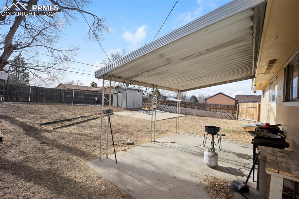 Image 26 of 46: Yard