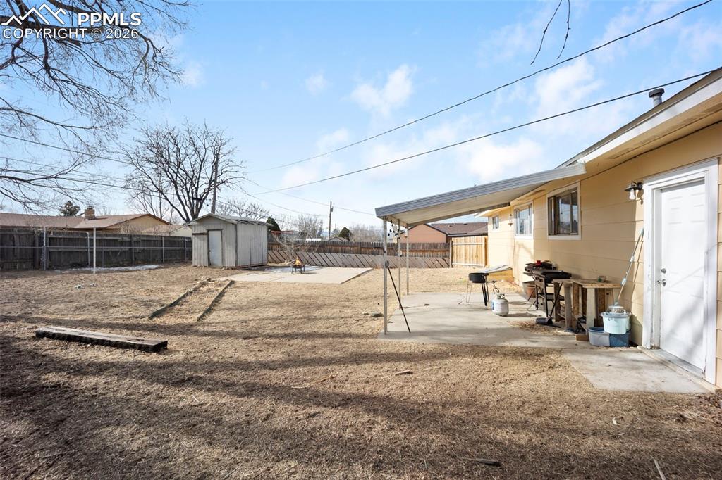 Image 27 of 46: Yard