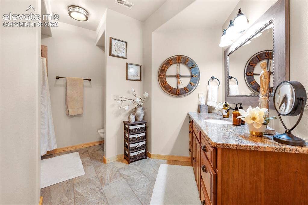 Image 20 of 48: Bathroom