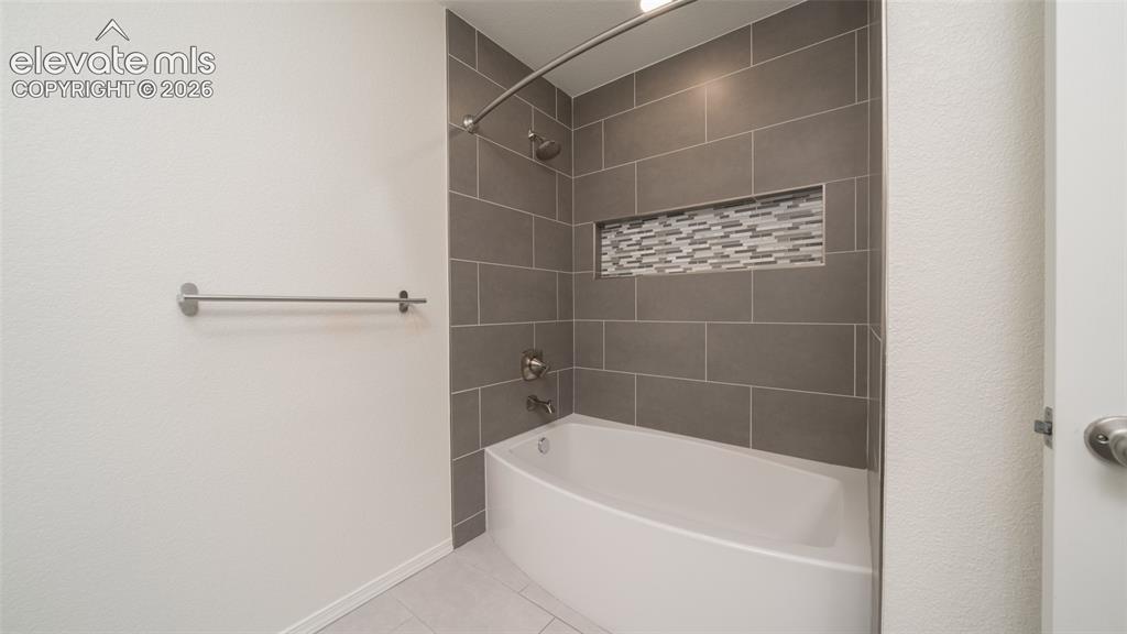 Image 16 of 35: Bathroom