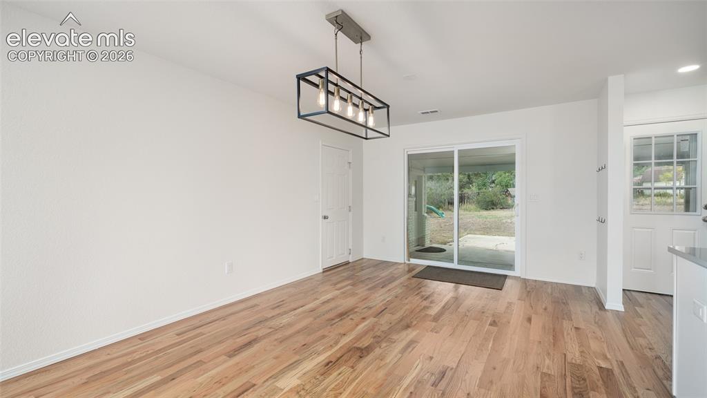 Image 7 of 35: Dining Area