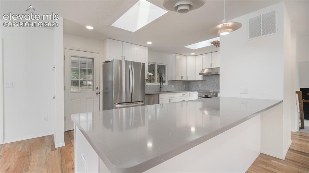 Image 8 of 35: Kitchen