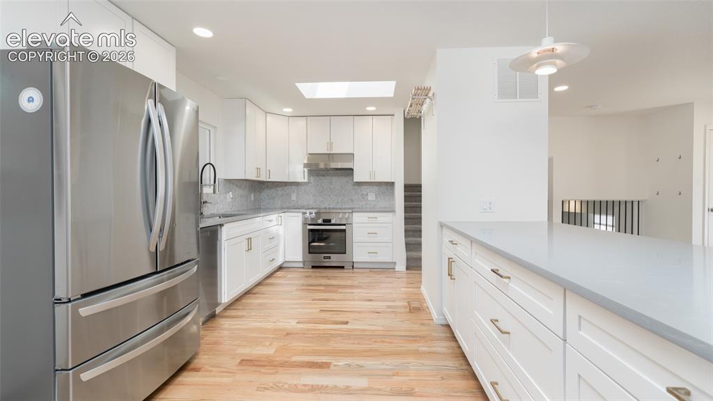 Image 9 of 35: Kitchen