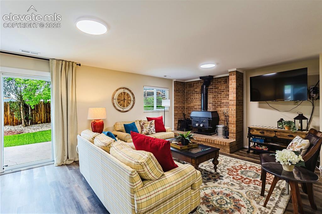 Image 11 of 37: Family Room