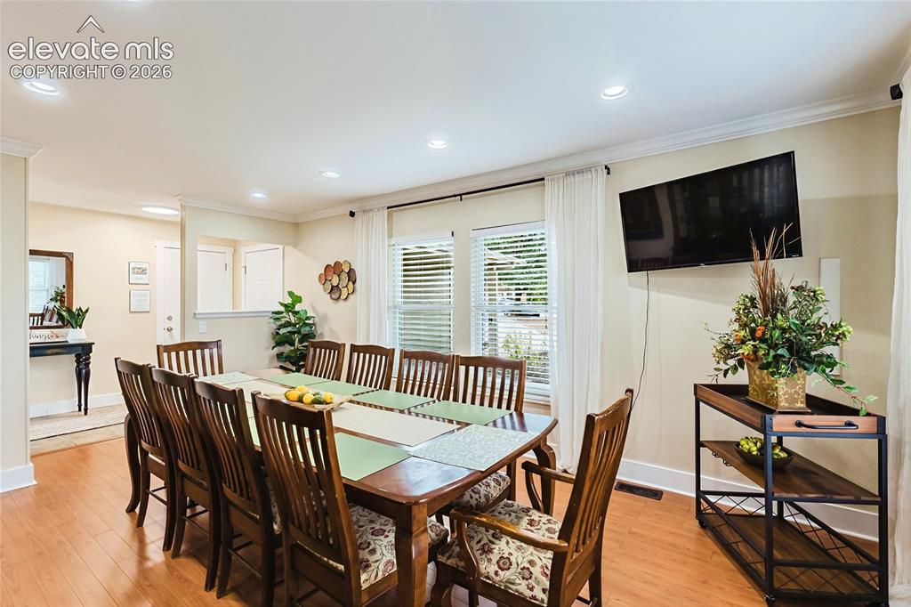 Image 9 of 37: Dining Area