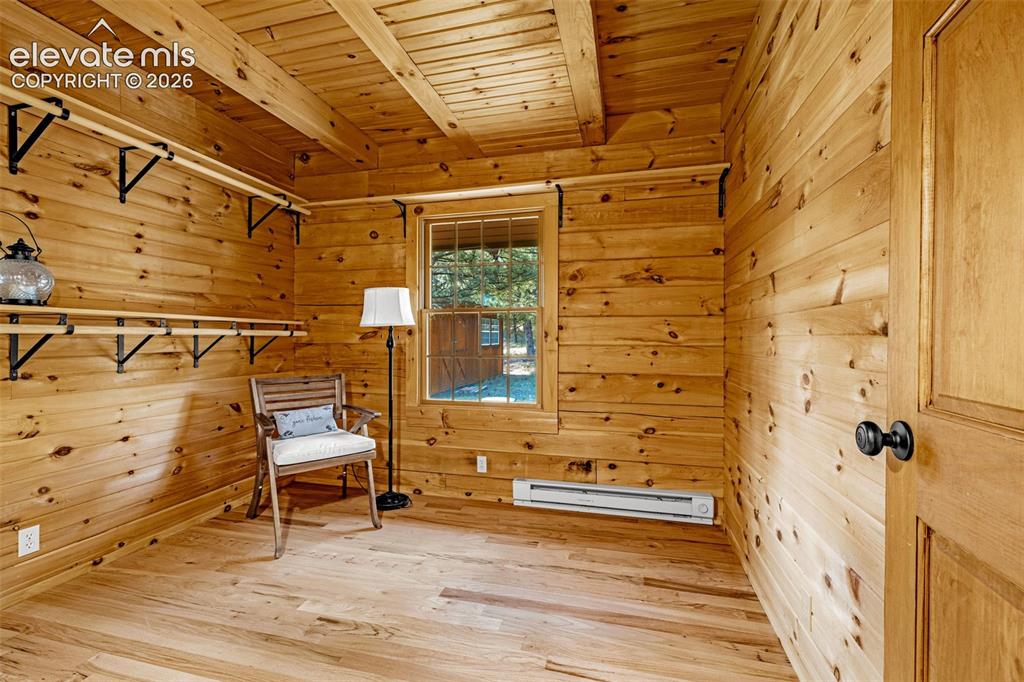 Image 14 of 40: Sitting Room